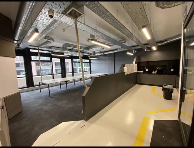 233M² OFFICE TO LET IN GARDENS